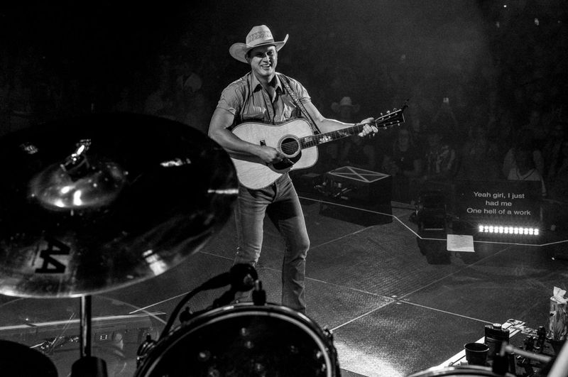 Photos: Jon Pardi's GAMBLIN' MAN TOUR 2026 Draws Capacity Crowds — photo 5 of 7