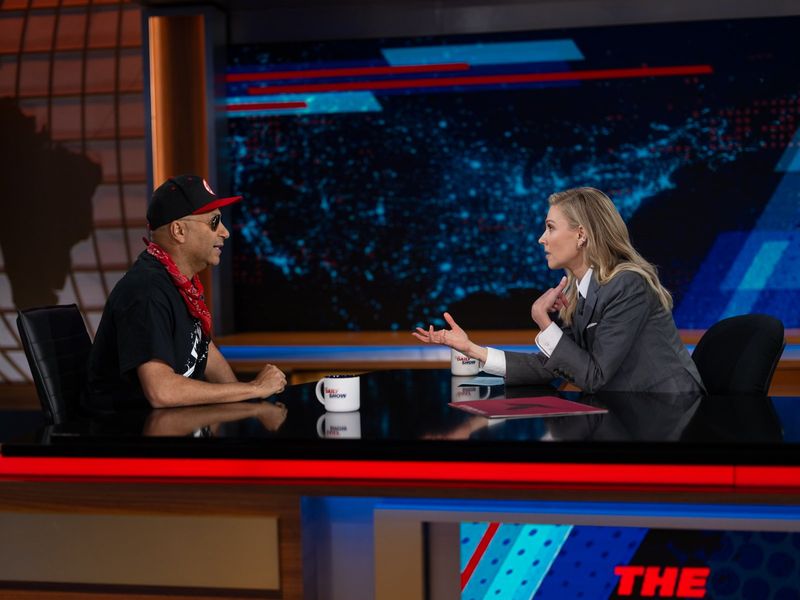 Photos: THE DAILY SHOW to Feature Tom Morello on New Episode — photo 4 of 6