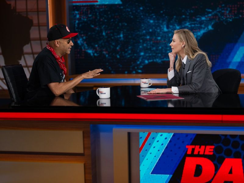 Photos: THE DAILY SHOW to Feature Tom Morello on New Episode — photo 5 of 6