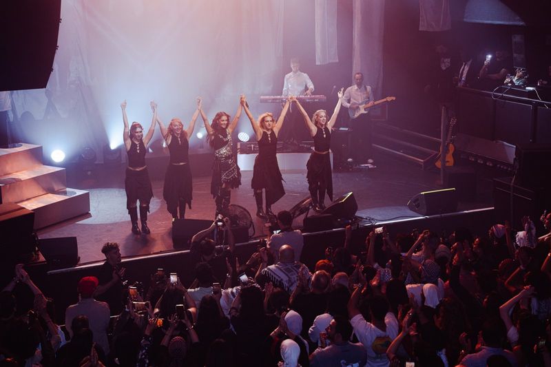 Photos: Zeyne Concludes AWDA Europe & UK Tour Through September — photo 18 of 35