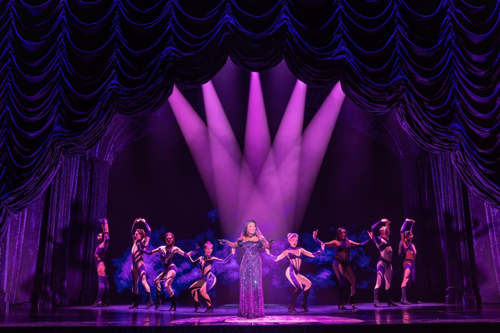 Photos: First Look at the DEATH BECOMES HER North American Tour — photo 1 of 5