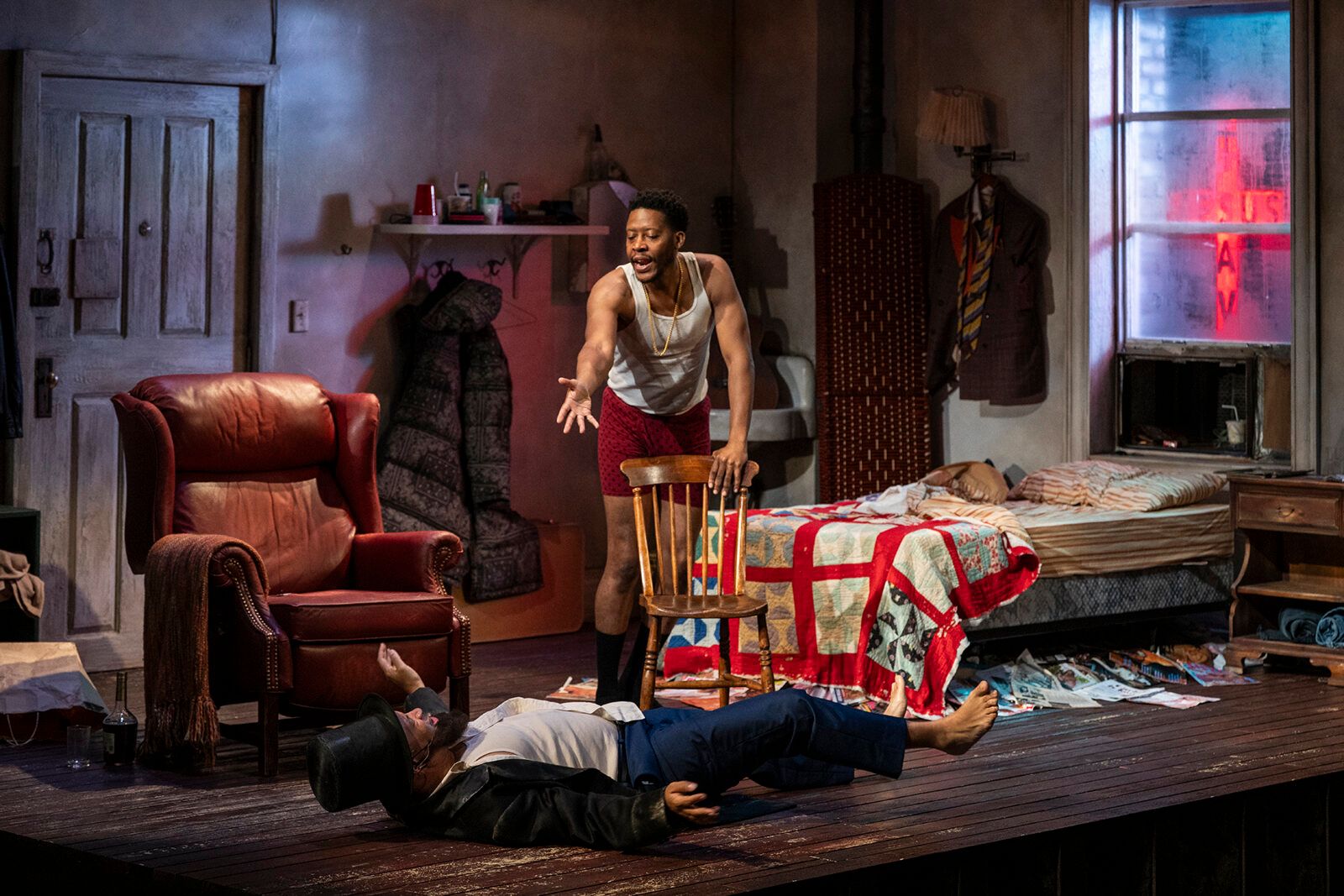 Photos: Glenn Davis and Namir Smallwood in TOPDOG/UNDERDOG at Steppenwolf Theatre — photo 4 of 29