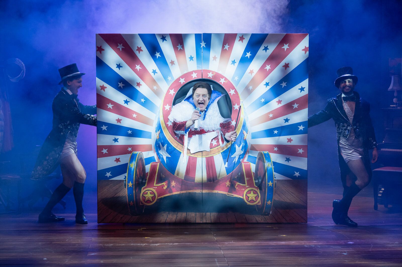 Photos: Simon Russell Beale, Fra Fee, and More in I'LL BE SEEING YOU at Pitlochry Festival Theatre — photo 2 of 8