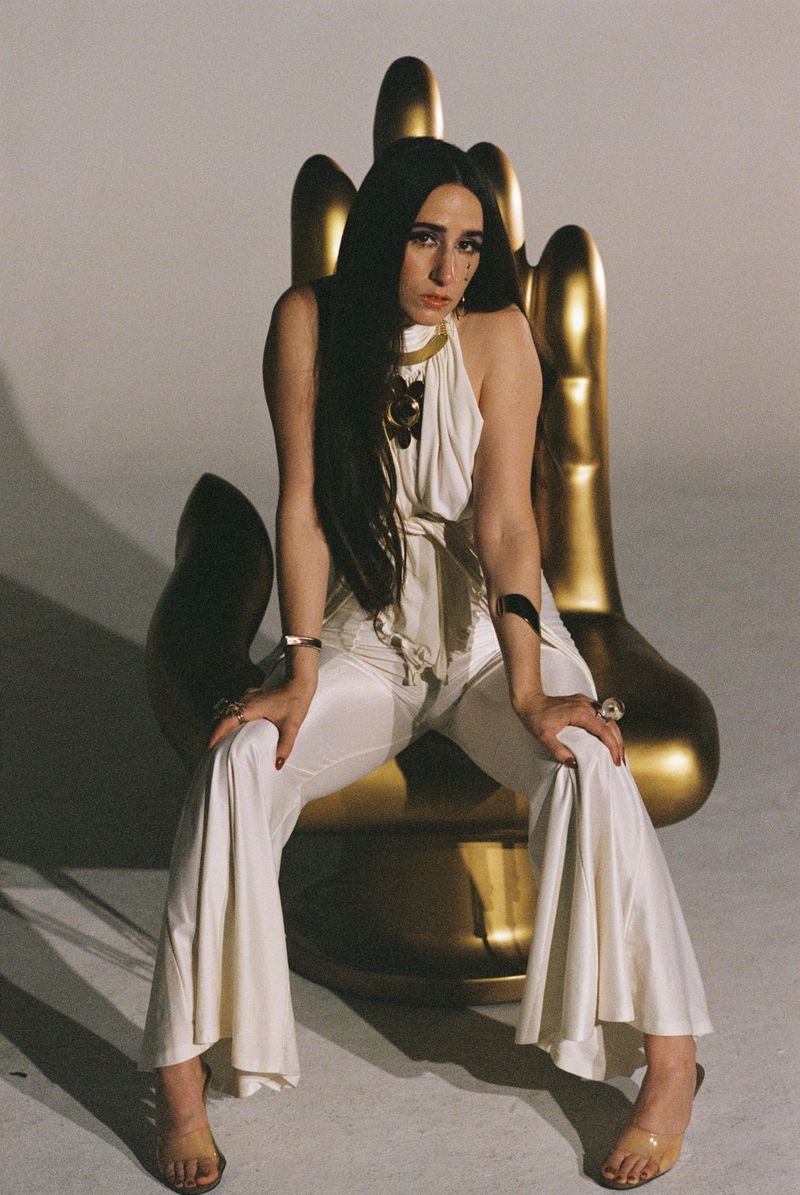 Photos: Singer-Songwriter Stacey Releases Psych-Pop Single UPSIDE DOWN MERRY GO ROUND — photo 5 of 15