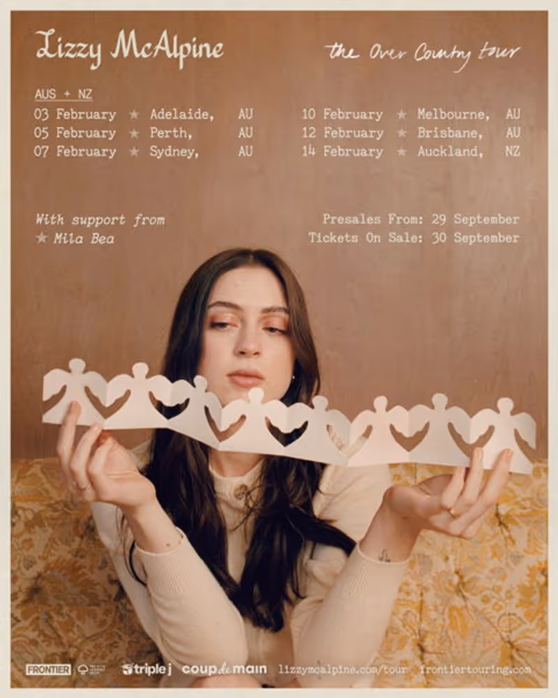 Photos: Lizzy McAlpine to Launch THE OVER COUNTRY TOUR in Australia and New Zealand — photo 3 of 4