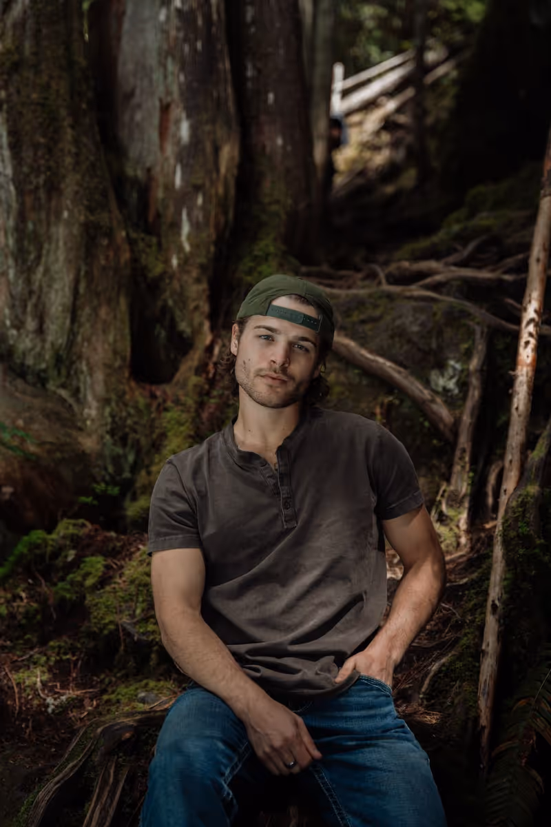 Photos: Max McNown Releases Third Studio Album LEAVE ON A LIGHT — photo 4 of 4