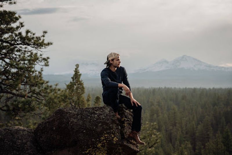 Photos: Max McNown Releases Third Studio Album LEAVE ON A LIGHT — photo 3 of 4
