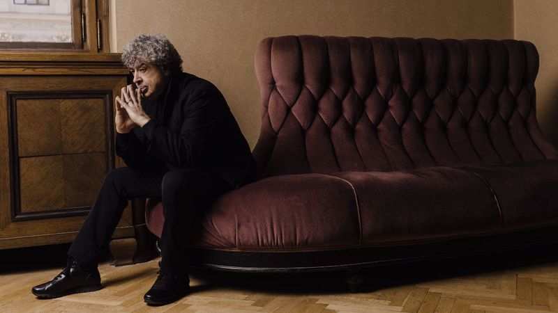 Photos: Semyon Bychkov and Czech Philharmonic release Shostakovich 5 & 7 in November 2026 — photo 3 of 7