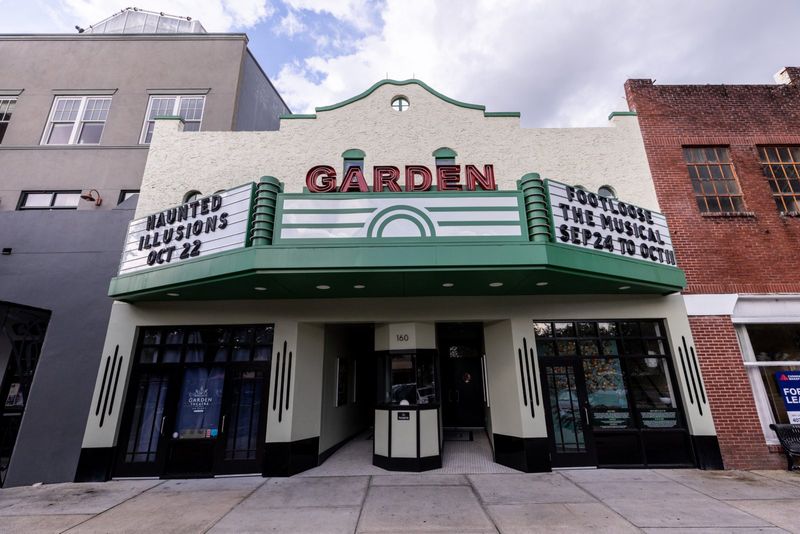 Photos: FOOTLOOSE: THE MUSICAL to Open Winter Garden Theatre with Dining Partnerships — photo 1 of 4