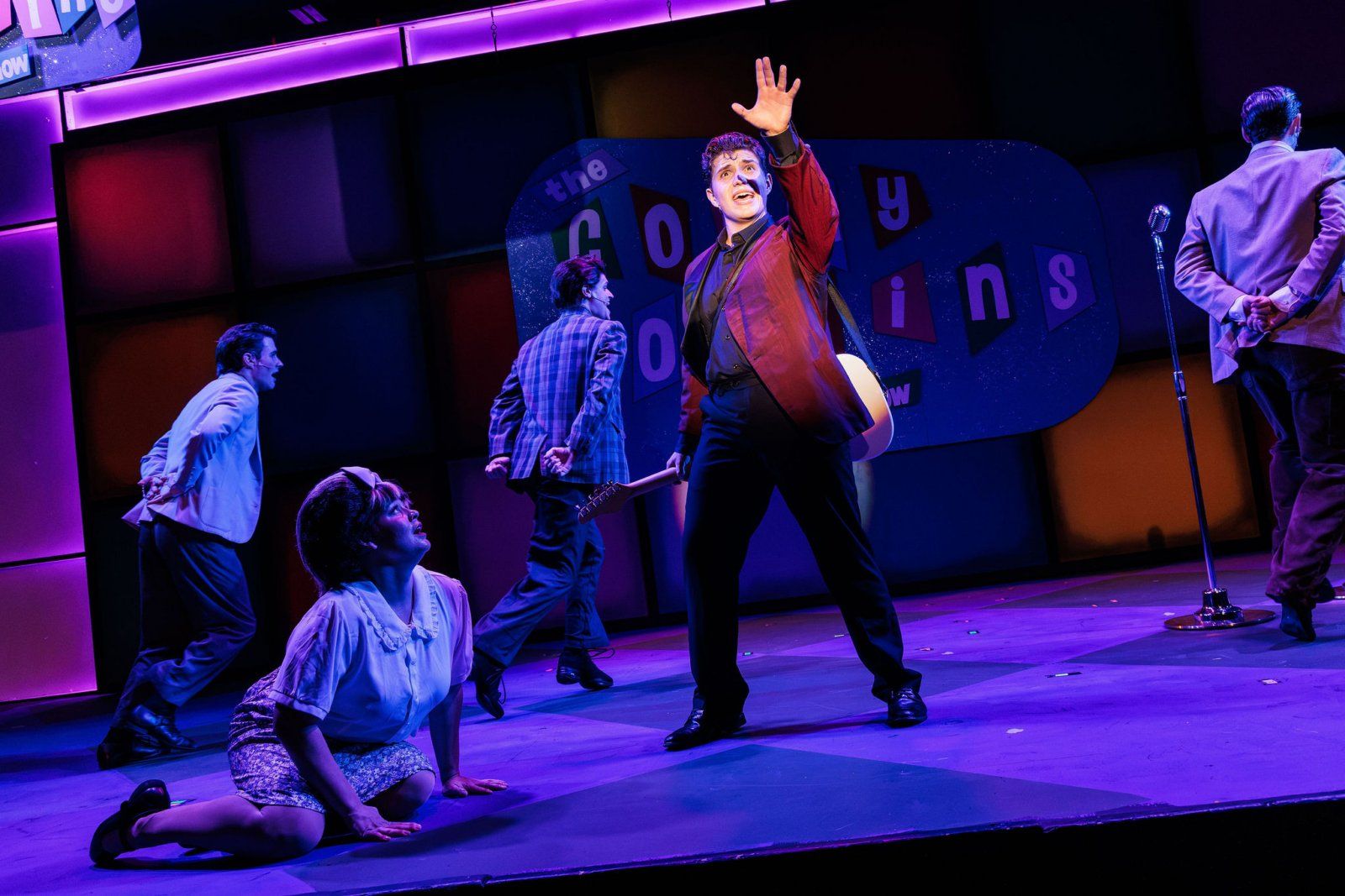Photos: First Look At HAIRSPRAY Performing At OFC Creations Theatre — photo 3 of 10