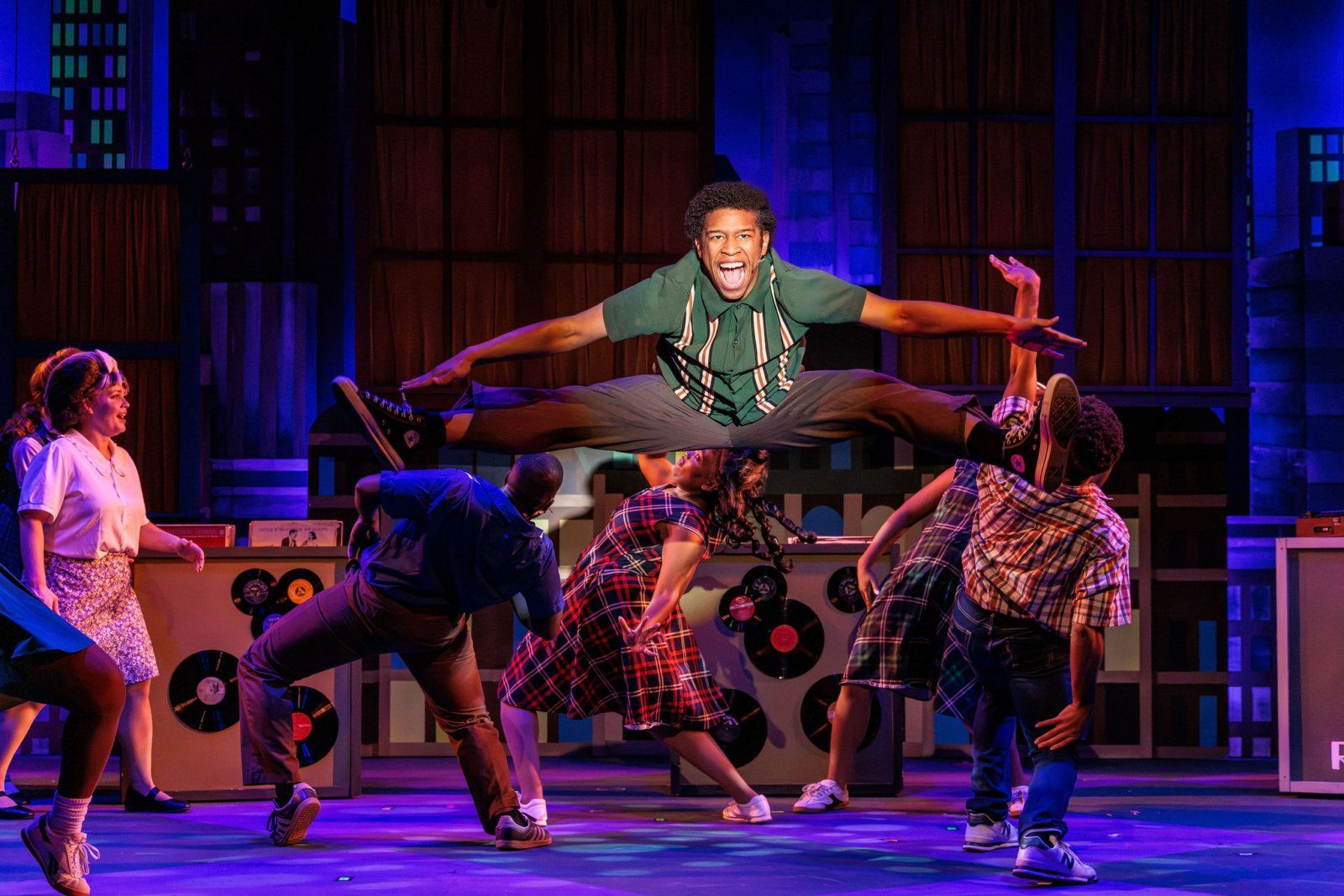 Photos: First Look At HAIRSPRAY Performing At OFC Creations Theatre — photo 5 of 10