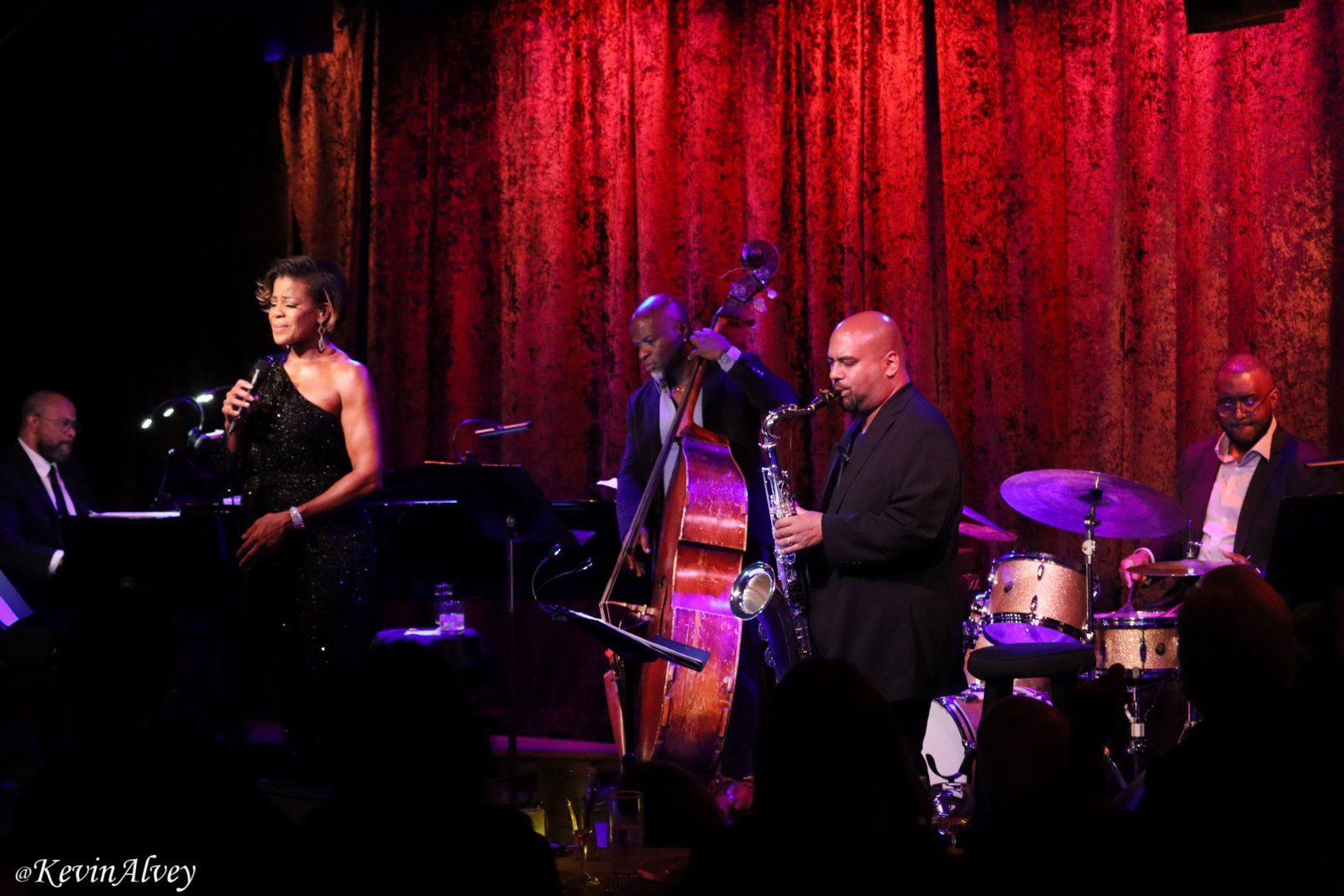 Photos: Nicole Henry Brings A NIGHT WITH NICOLE HENRY To Birdland — photo 11 of 20