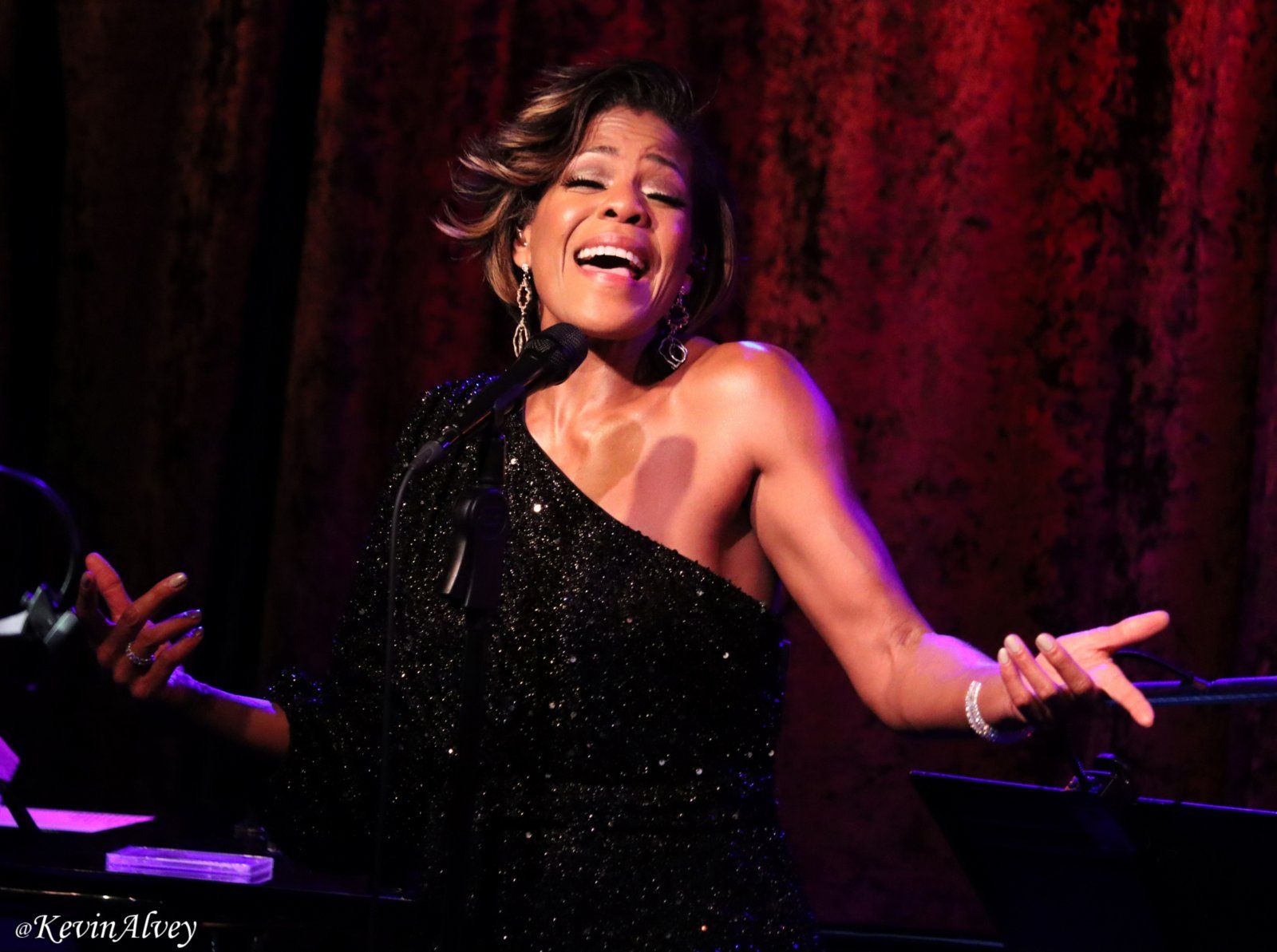 Photos: Nicole Henry Brings A NIGHT WITH NICOLE HENRY To Birdland — photo 16 of 20