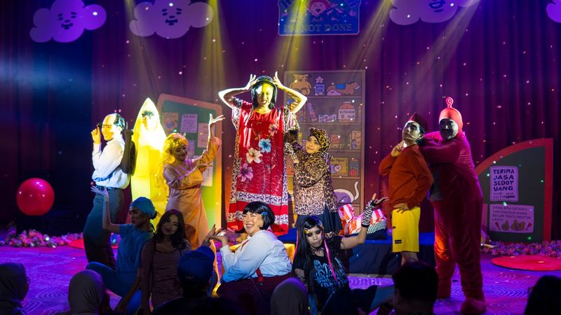 Review: MUSIKAL ABSURD: Is Laughter Enough? Image