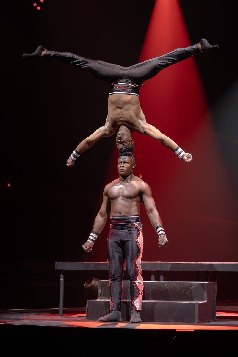 REVIEW: CIRQUE ALICE Pairs Lewis Carroll’s Fantasy World With Circus, Comedy, Magic and Music. Image