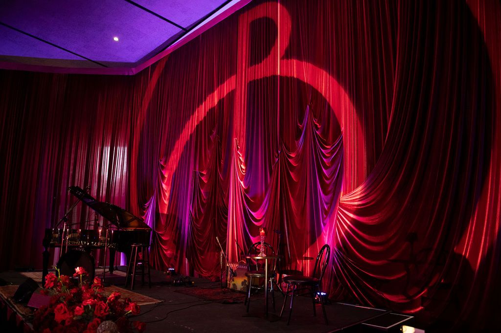 Photos: Reeve Carney Performs at Club 909 — photo 1 of 22