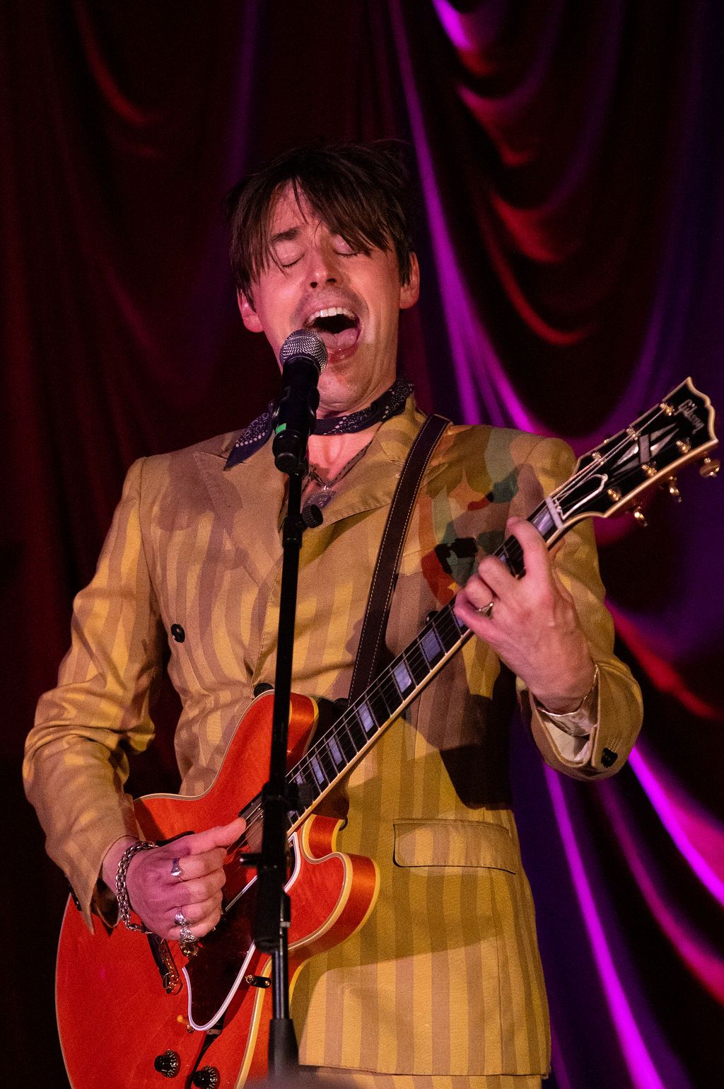 Photos: Reeve Carney Performs at Club 909 — photo 13 of 22