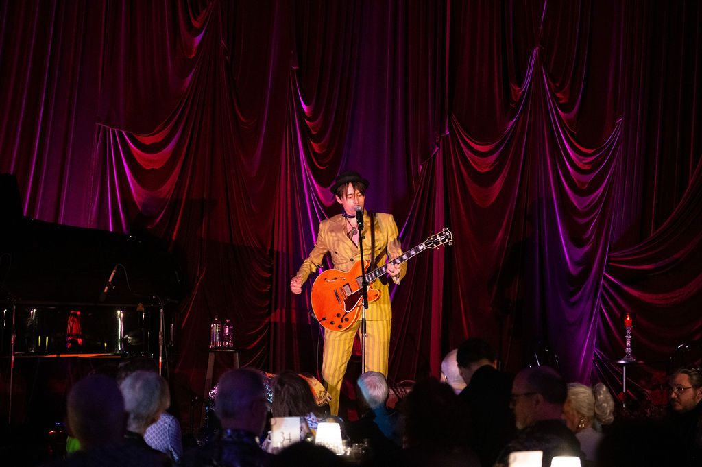Photos: Reeve Carney Performs at Club 909 — photo 18 of 22