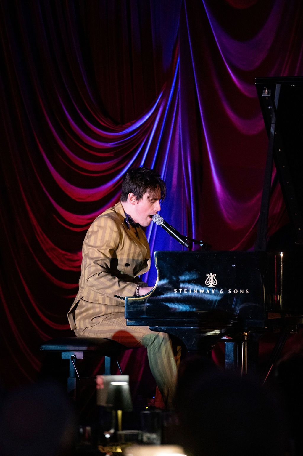 Photos: Reeve Carney Performs at Club 909 — photo 21 of 22