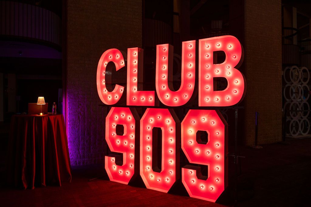 Photos: Reeve Carney Performs at Club 909 — photo 22 of 22