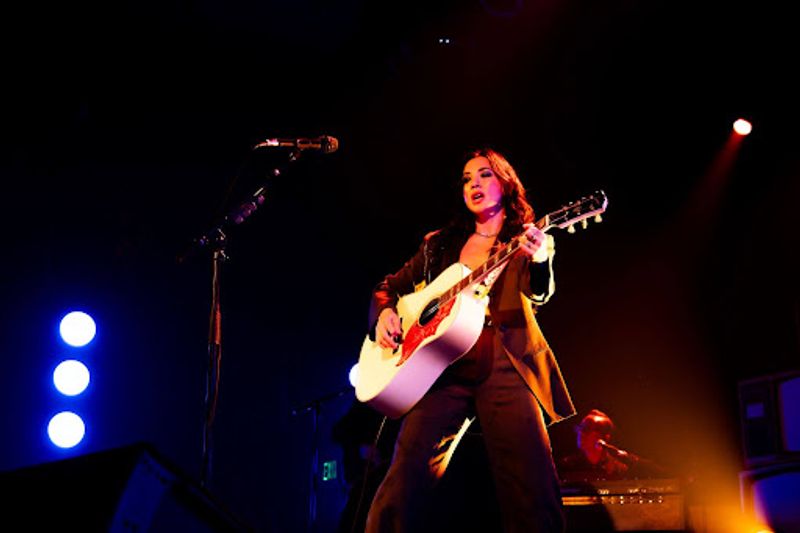 Photos: Michelle Branch Kicks Off Sold-Out EVERYWHERE AND BACK AGAIN Tour in Seattle — photo 2 of 8
