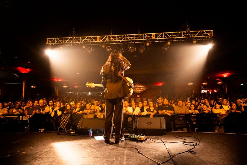 Photos: Michelle Branch Kicks Off Sold-Out EVERYWHERE AND BACK AGAIN Tour in Seattle — photo 7 of 8