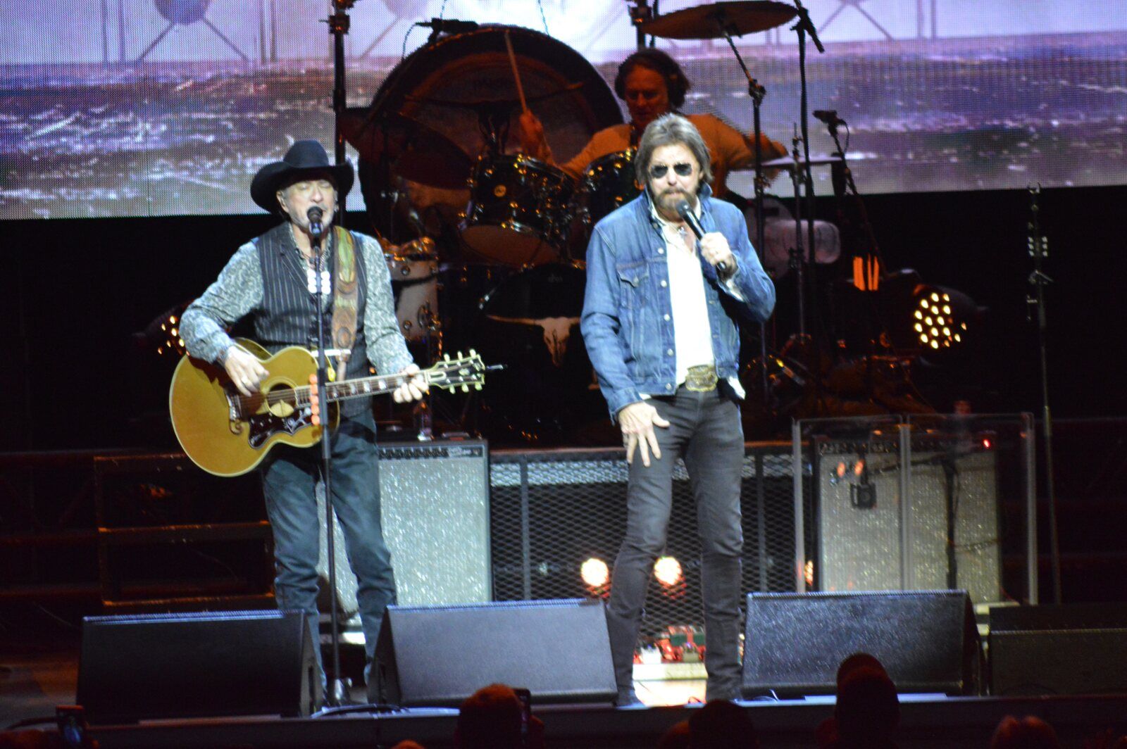 Photo Review: BROOKS & DUNN 2026 Neon Moon Tour — photo 3 of 19