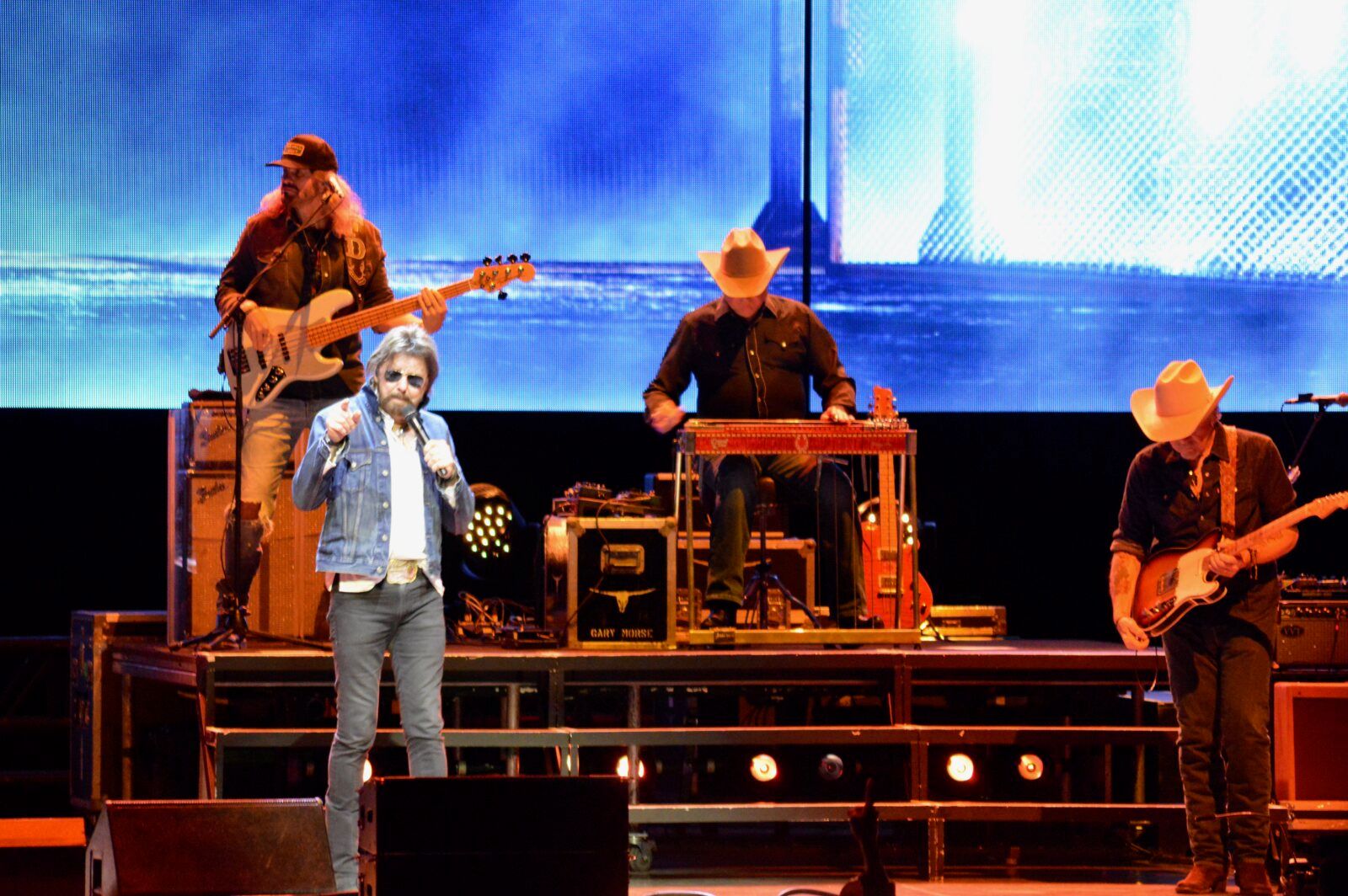 Photo Review: BROOKS & DUNN 2026 Neon Moon Tour — photo 7 of 19