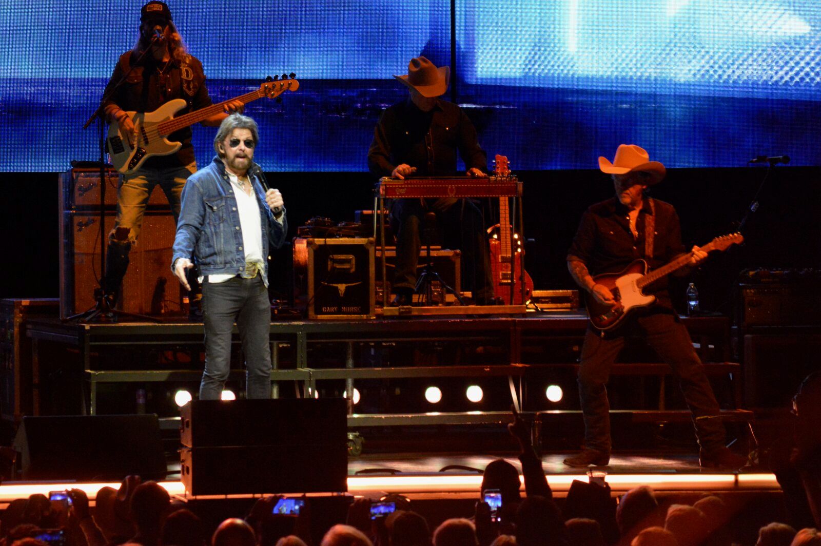Photo Review: BROOKS & DUNN 2026 Neon Moon Tour — photo 8 of 19