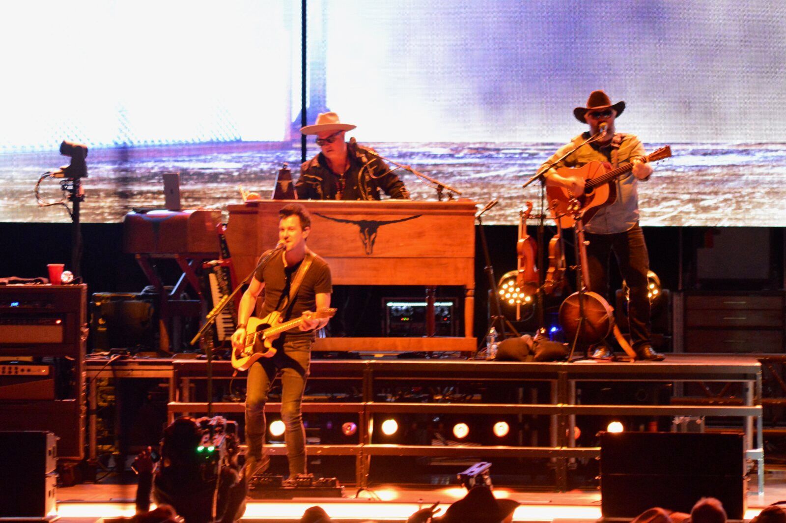 Photo Review: BROOKS & DUNN 2026 Neon Moon Tour — photo 10 of 19