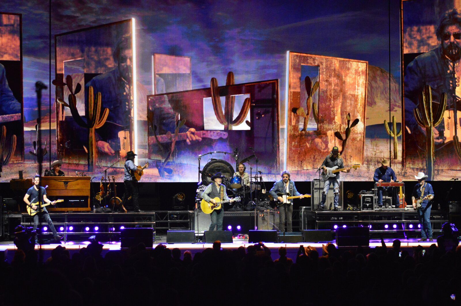 Photo Review: BROOKS & DUNN 2026 Neon Moon Tour — photo 12 of 19