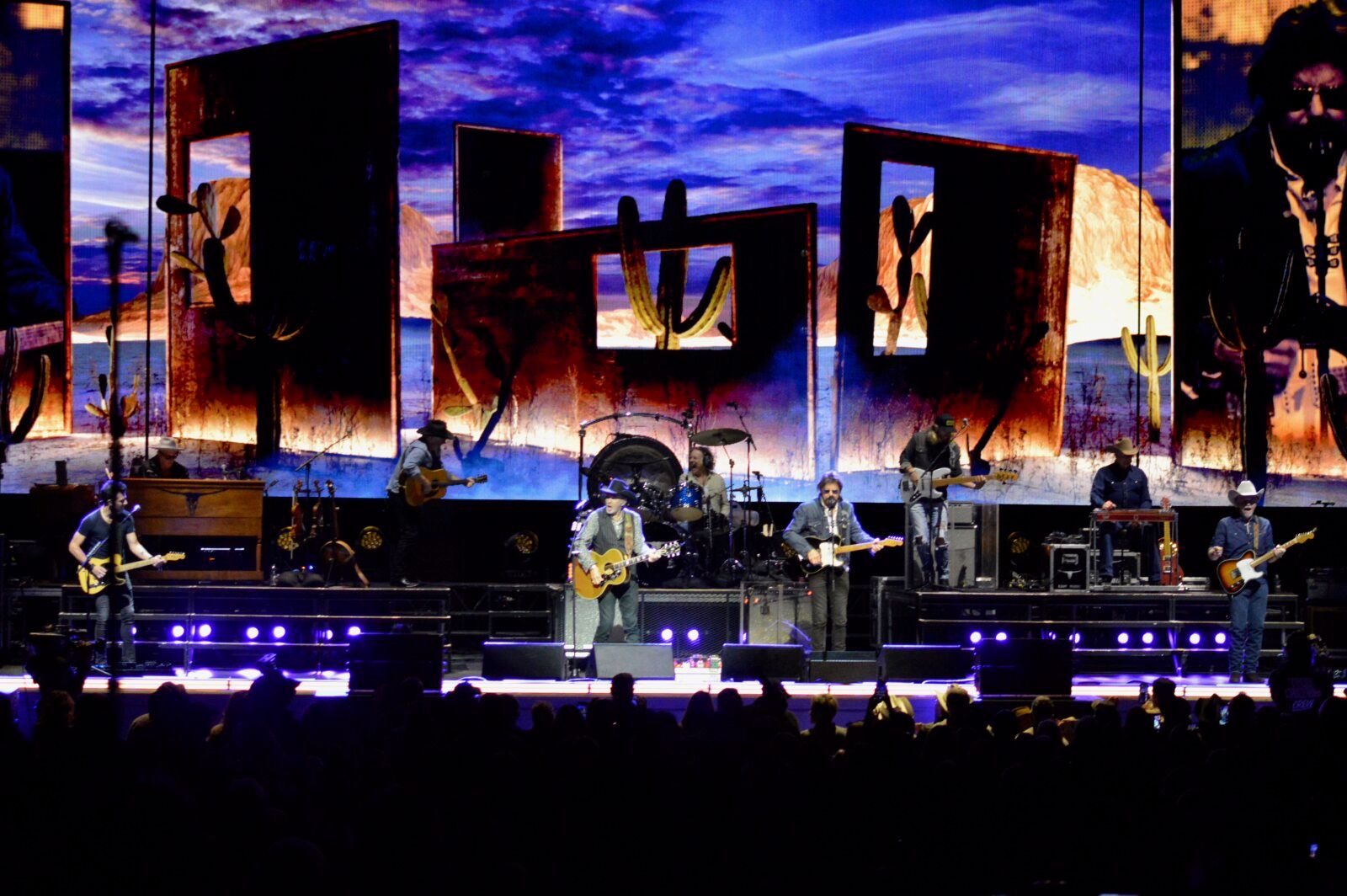 Photo Review: BROOKS & DUNN 2026 Neon Moon Tour — photo 13 of 19