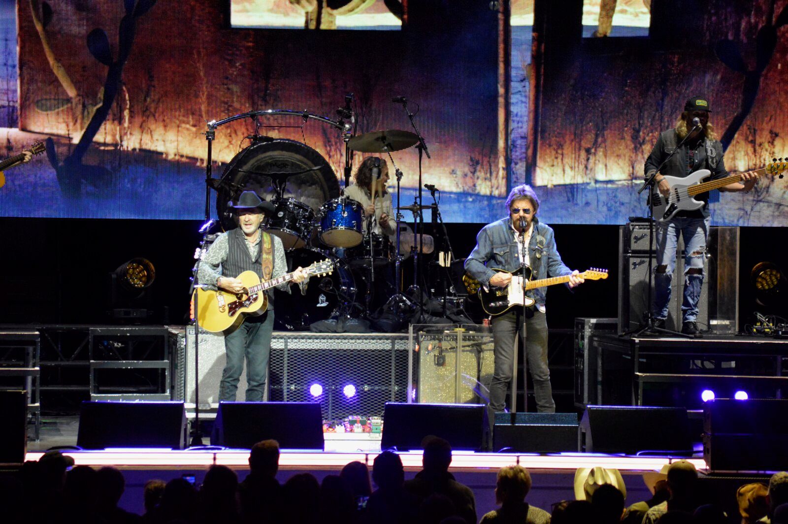 Photo Review: BROOKS & DUNN 2026 Neon Moon Tour — photo 14 of 19