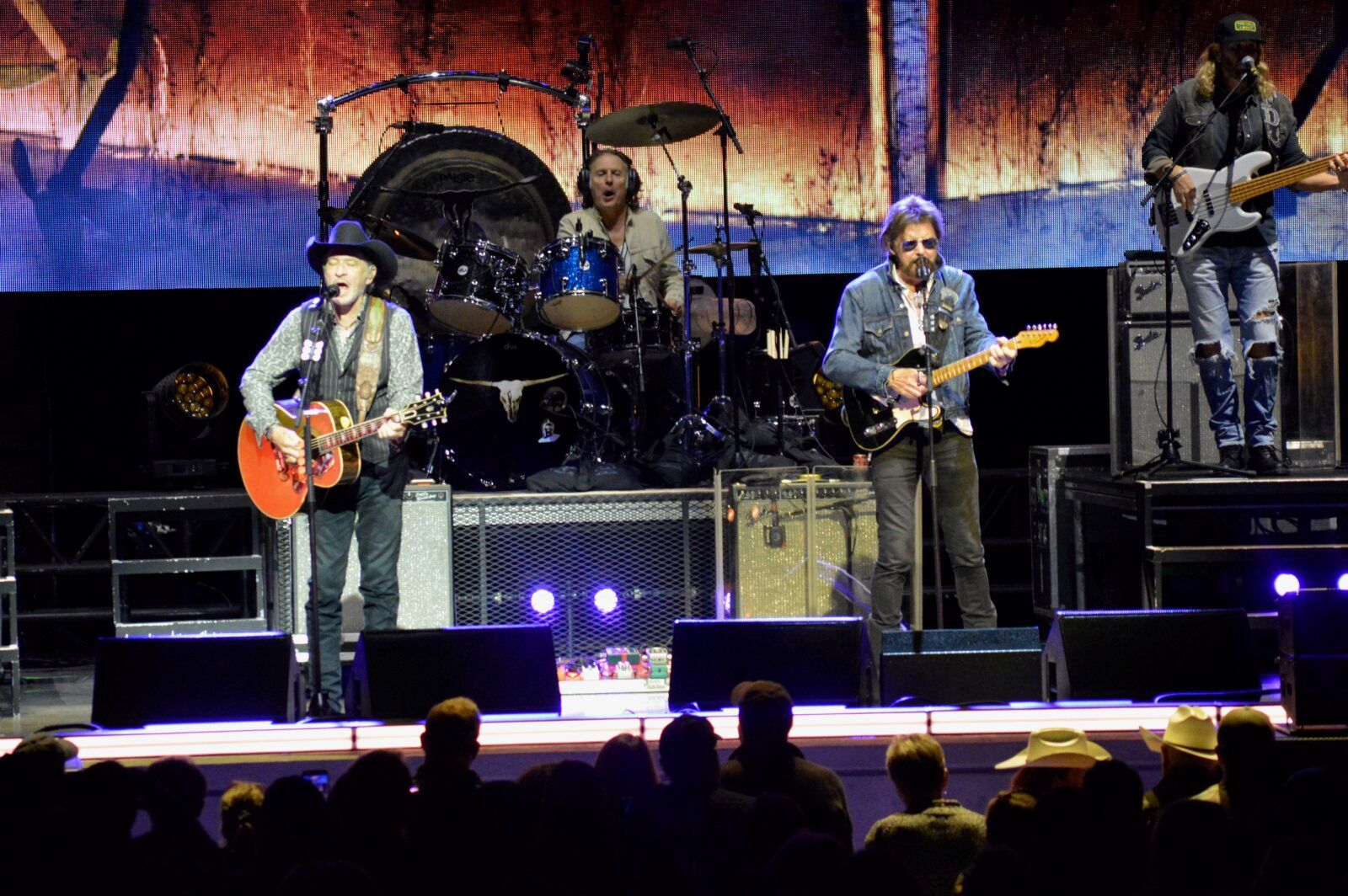 Photo Review: BROOKS & DUNN 2026 Neon Moon Tour — photo 15 of 19