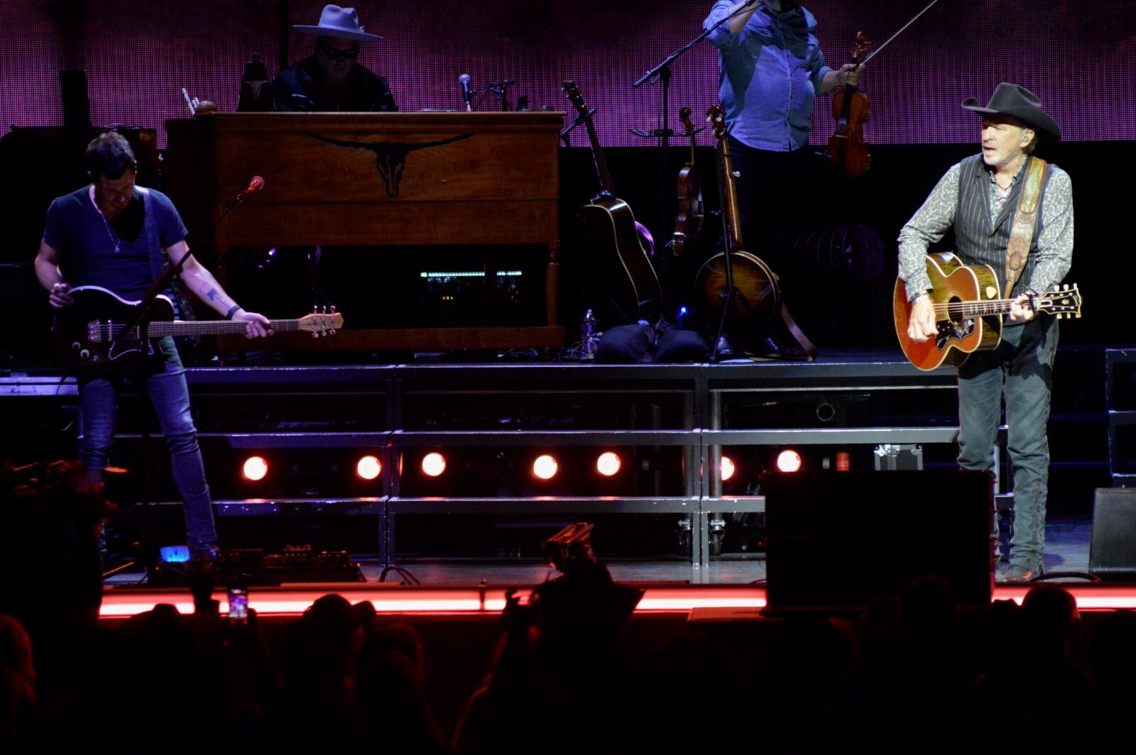 Photo Review: BROOKS & DUNN 2026 Neon Moon Tour — photo 19 of 19