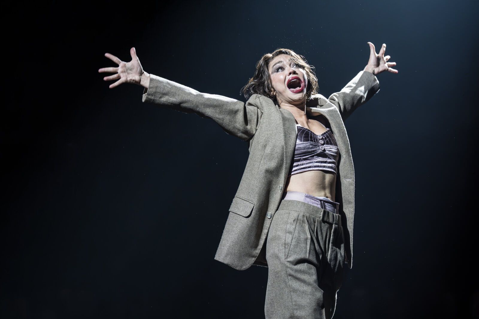 Photos: Skylar Astin and Sarah Hyland in CABARET AT THE KIT KAT CLUB in London — photo 5 of 12