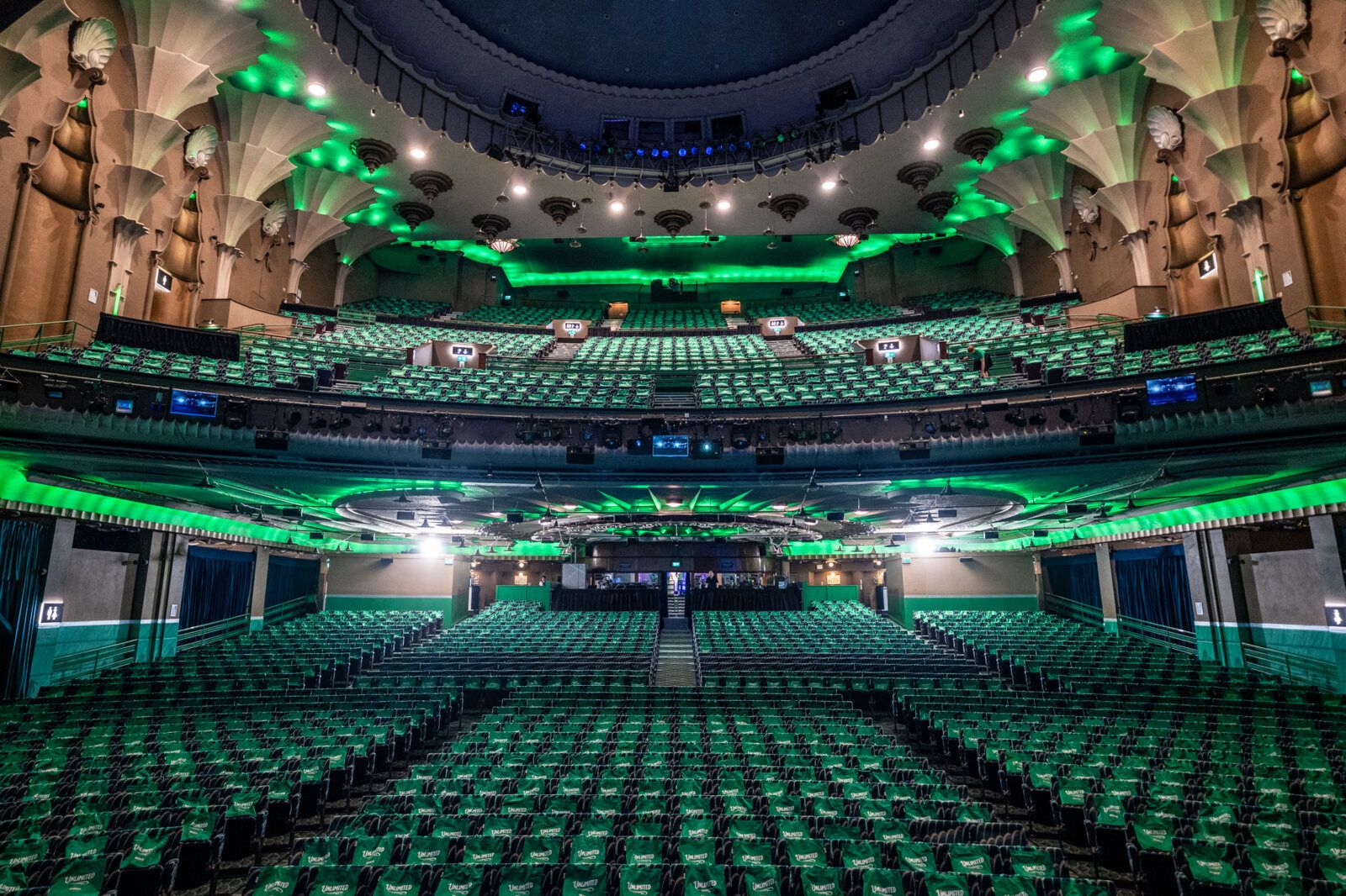 Photos: WICKED Celebrates 20th Anniversary in London With 'Pink' and 'Green' Performances — photo 2 of 36