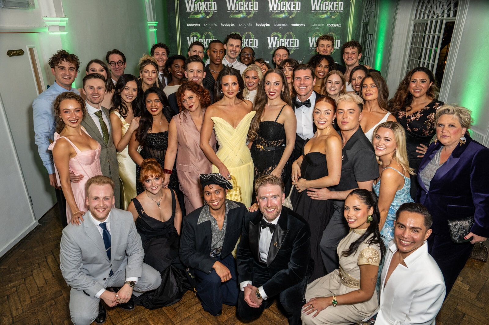 Photos: WICKED Celebrates 20th Anniversary in London With 'Pink' and 'Green' Performances — photo 17 of 36
