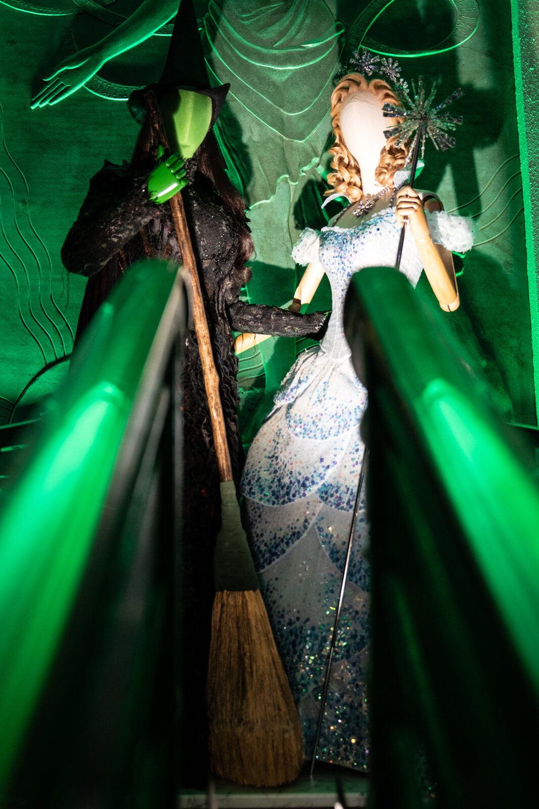Photos: WICKED Celebrates 20th Anniversary in London With 'Pink' and 'Green' Performances — photo 19 of 36