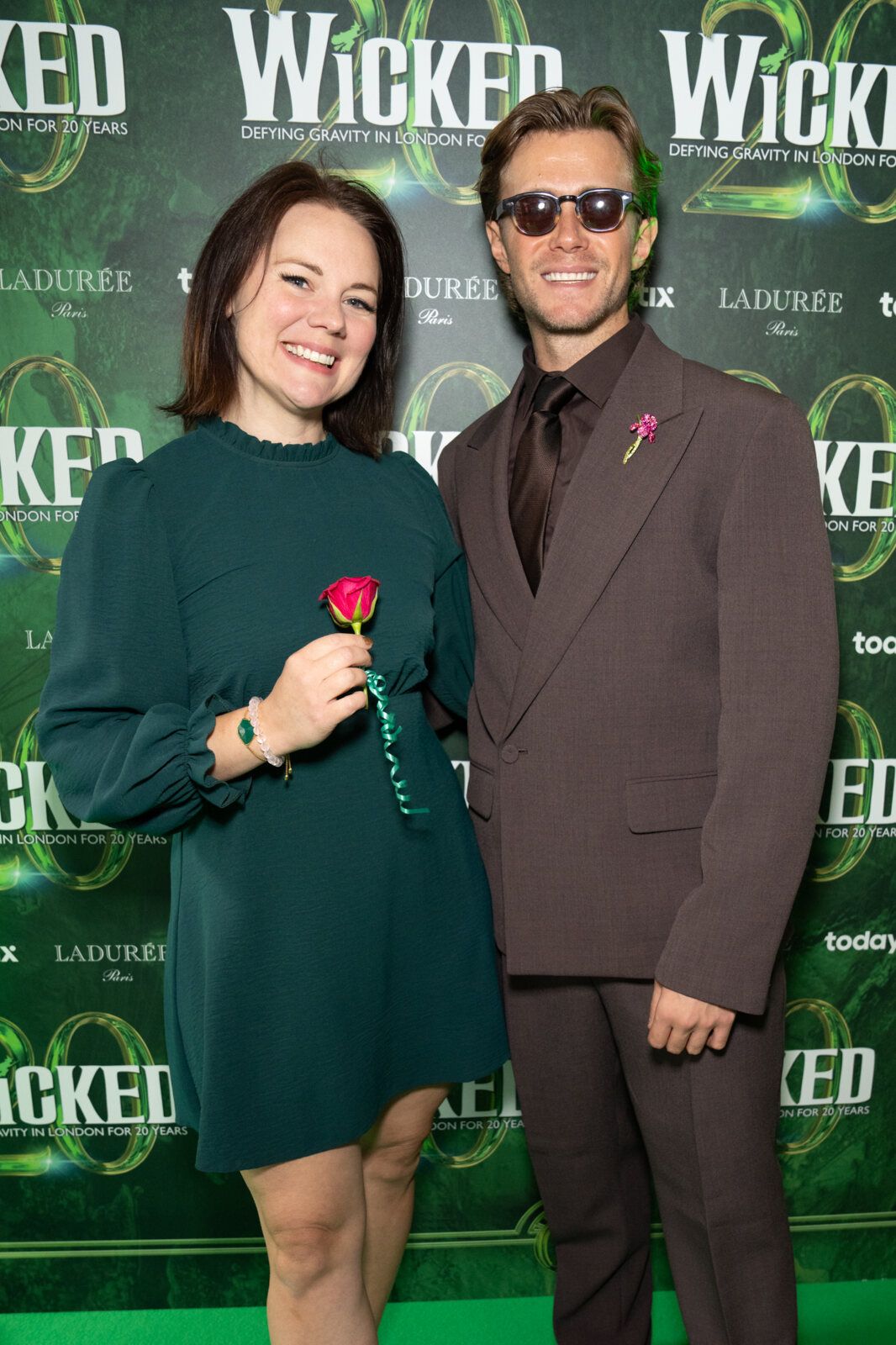 Photos: WICKED Celebrates 20th Anniversary in London With 'Pink' and 'Green' Performances — photo 8 of 36