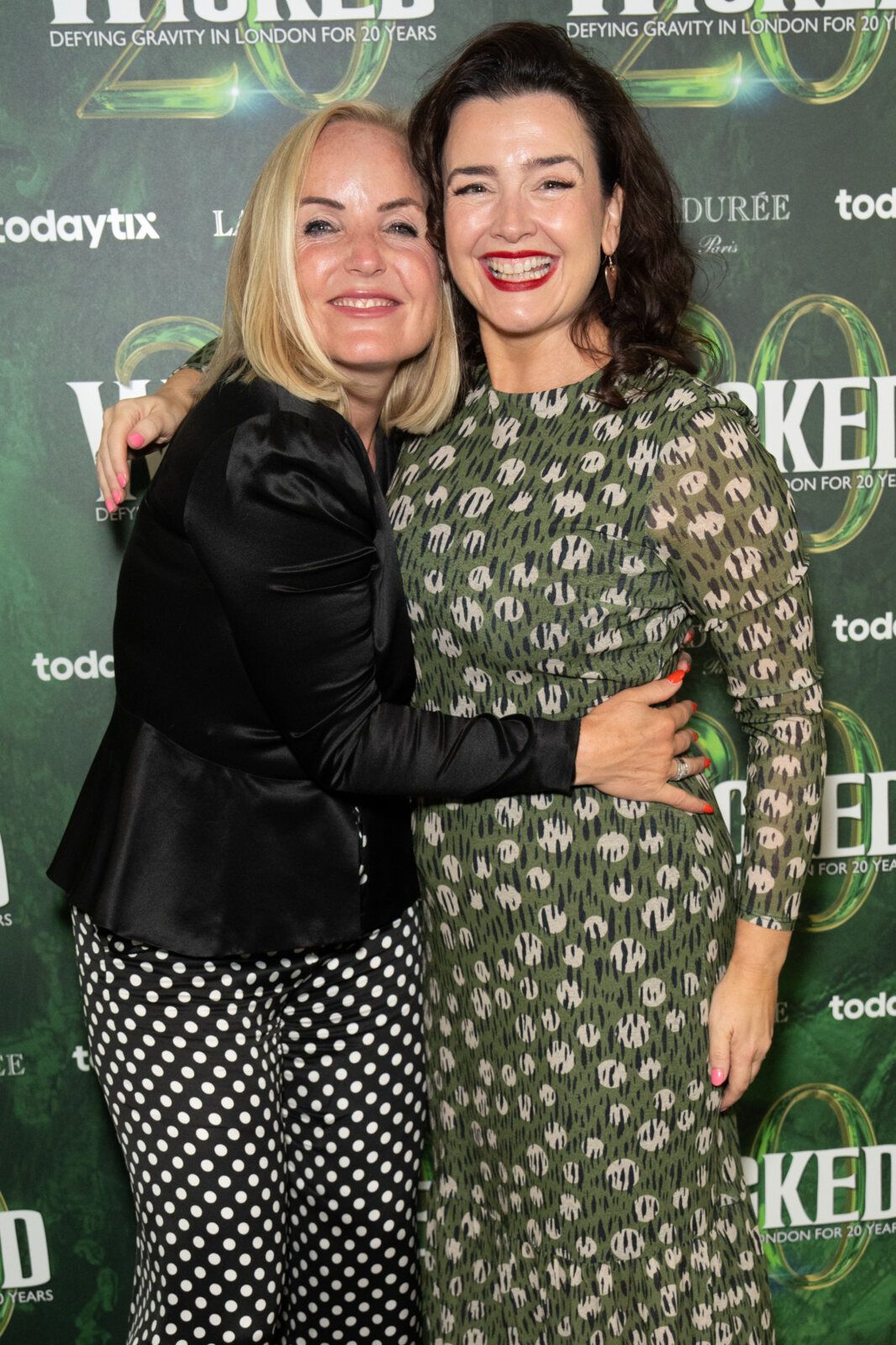 Photos: WICKED Celebrates 20th Anniversary in London With 'Pink' and 'Green' Performances — photo 18 of 36