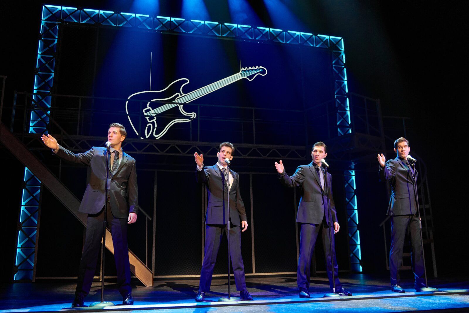 Photos: First Look at JERSEY BOYS 20th Anniversary Tour — photo 17 of 18