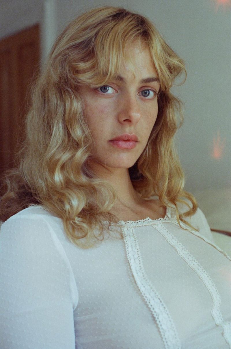 Photos: Hannah Cohen Releases Robert Lester Folsom Cover From MUSIC AND DREAMS: 50TH ANNIVERSARY EDITION — photo 1 of 4