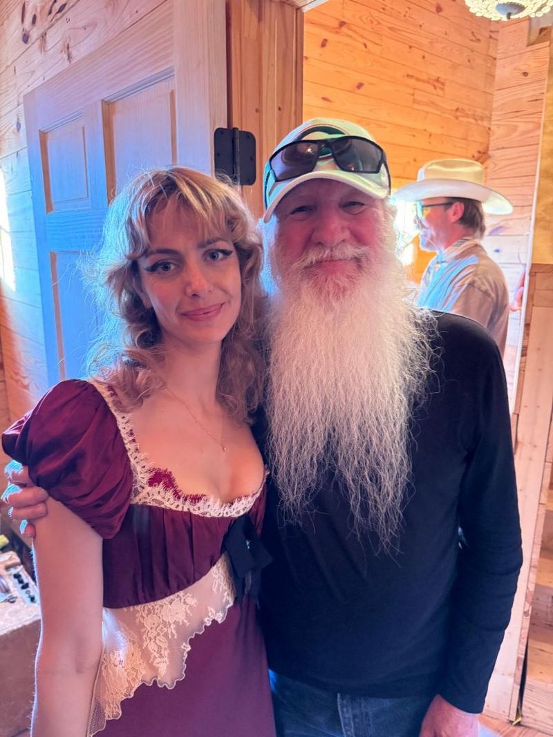 Photos: Hannah Cohen Releases Robert Lester Folsom Cover From MUSIC AND DREAMS: 50TH ANNIVERSARY EDITION — photo 2 of 4