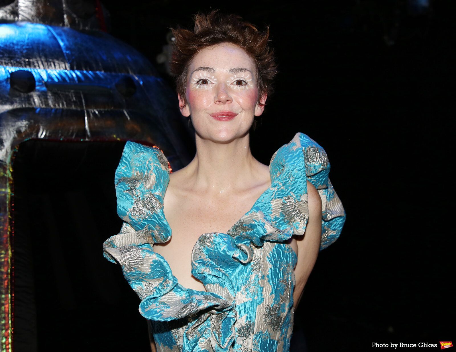 Photos: Suzy Eddie Izzard Visits ELF LYONS IS THE WOMAN ON THE EDGE — photo 4 of 9