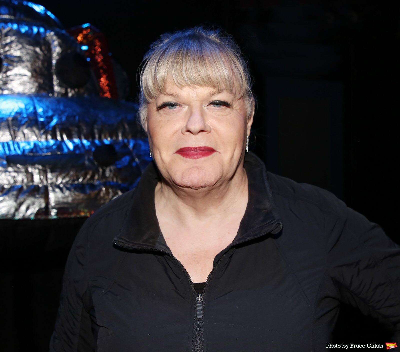 Photos: Suzy Eddie Izzard Visits ELF LYONS IS THE WOMAN ON THE EDGE — photo 7 of 9