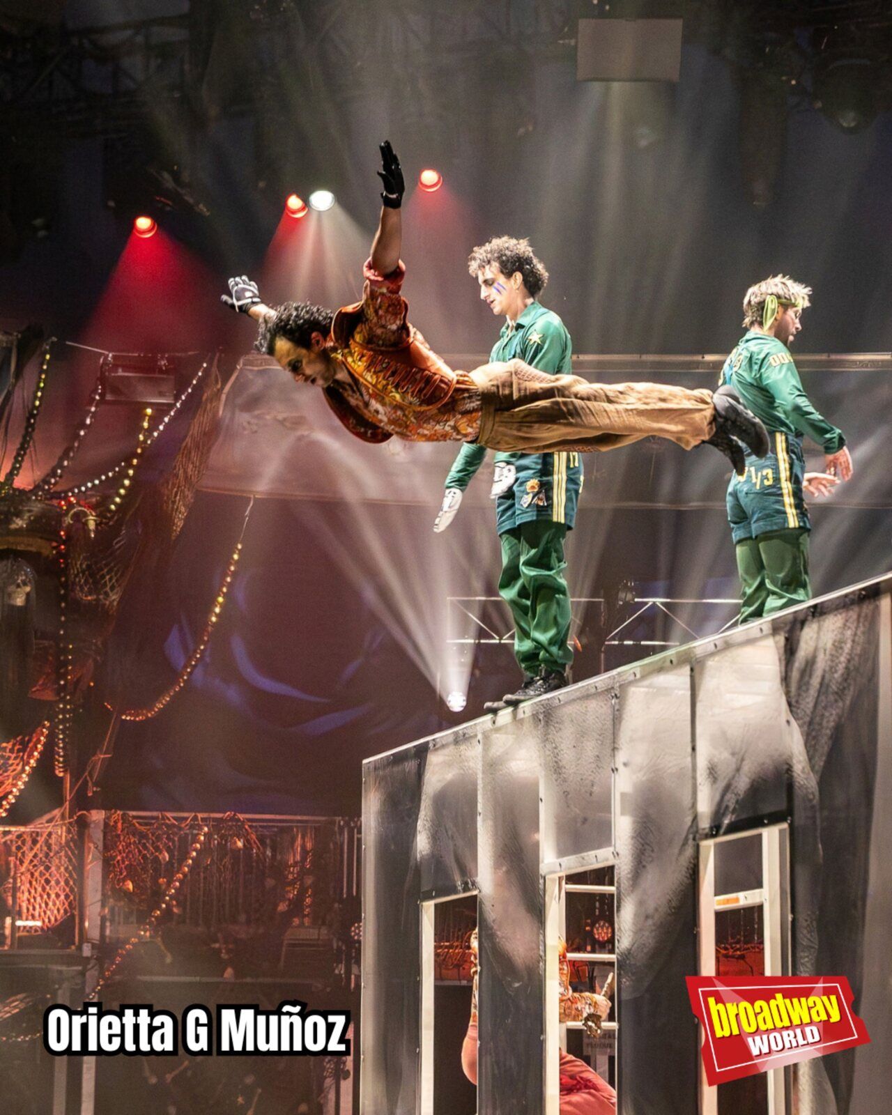PHOTOS: Descubre la magia inmersiva y acrobática de THE ISLAND OF NEVERLAND — photo 4 of 16