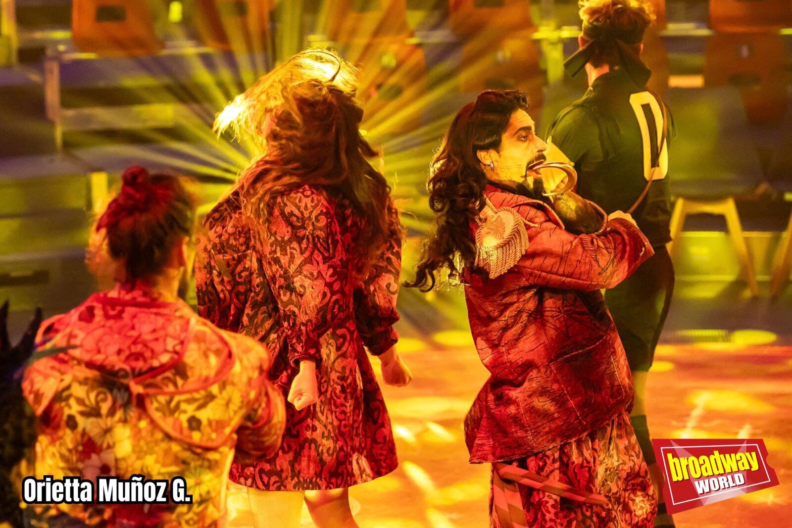 PHOTOS: Descubre la magia inmersiva y acrobática de THE ISLAND OF NEVERLAND — photo 8 of 16