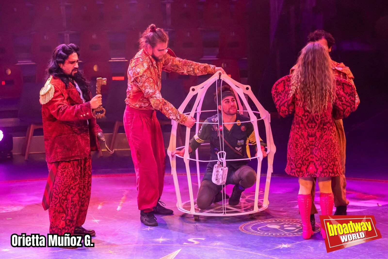 PHOTOS: Descubre la magia inmersiva y acrobática de THE ISLAND OF NEVERLAND — photo 10 of 16