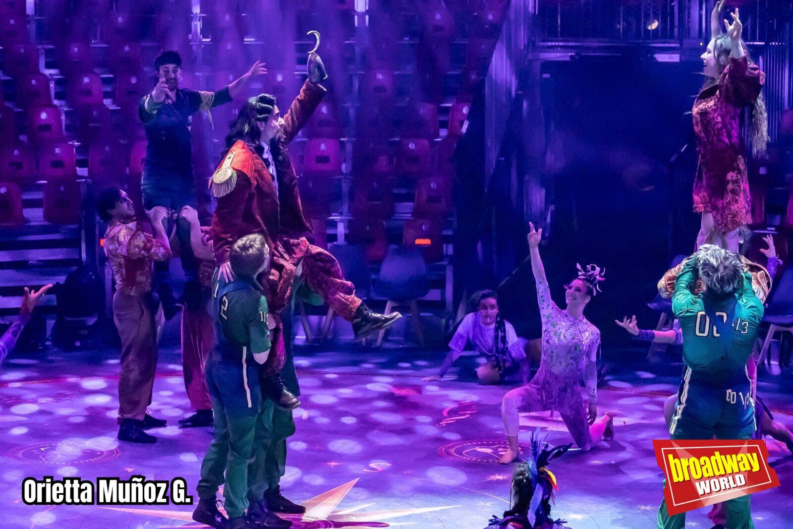 PHOTOS: Descubre la magia inmersiva y acrobática de THE ISLAND OF NEVERLAND — photo 7 of 16